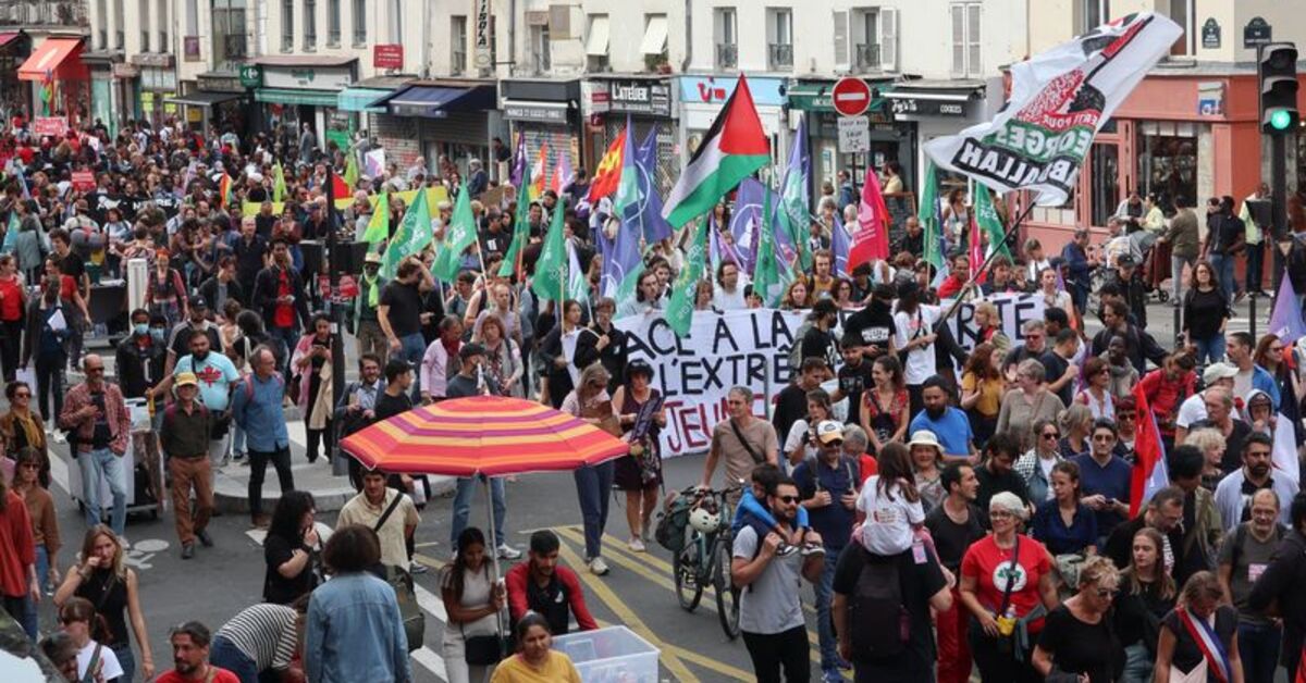 Fransa’da binlerce kişiden Cumhurbaşkanı Macron karşıtı protesto