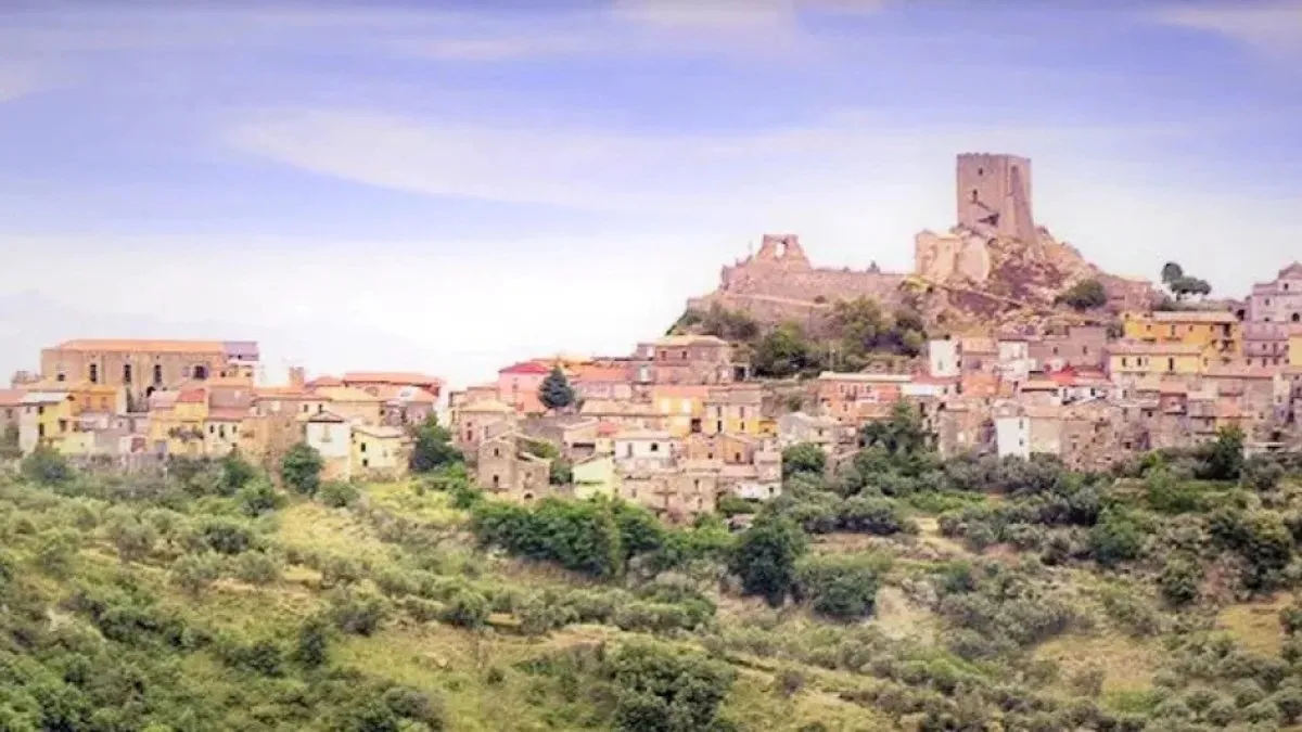 İtalya’nın o köyü için ‘mizahi’ kararname! Hastalanmak yasaklandı