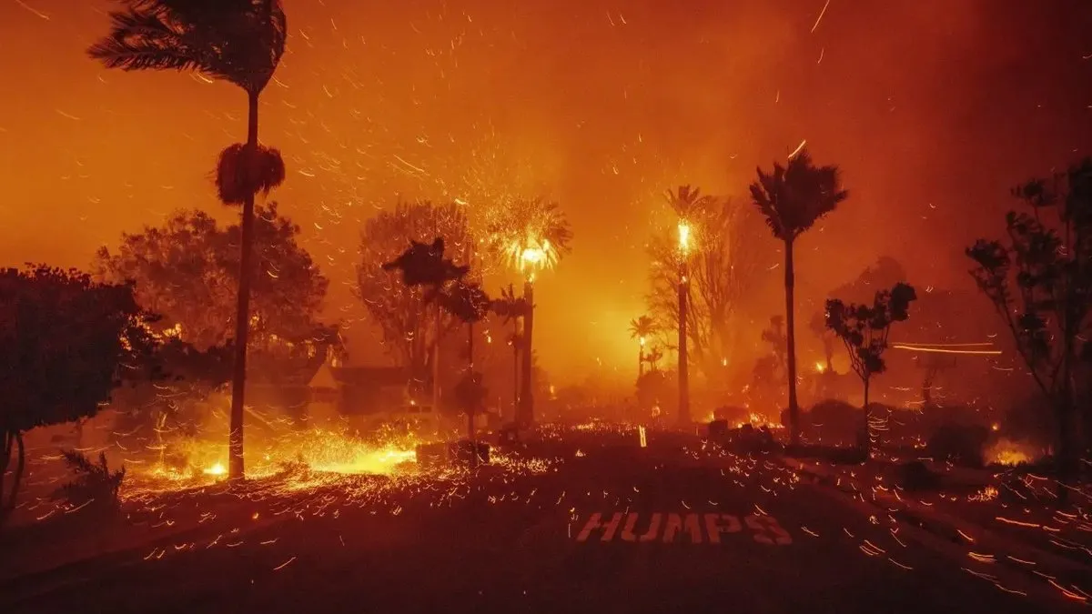 Kaliforniya’nın kabus gecesi: Alevler ABD’yi yutuyor! Kıvılcımdan yangın felaketine