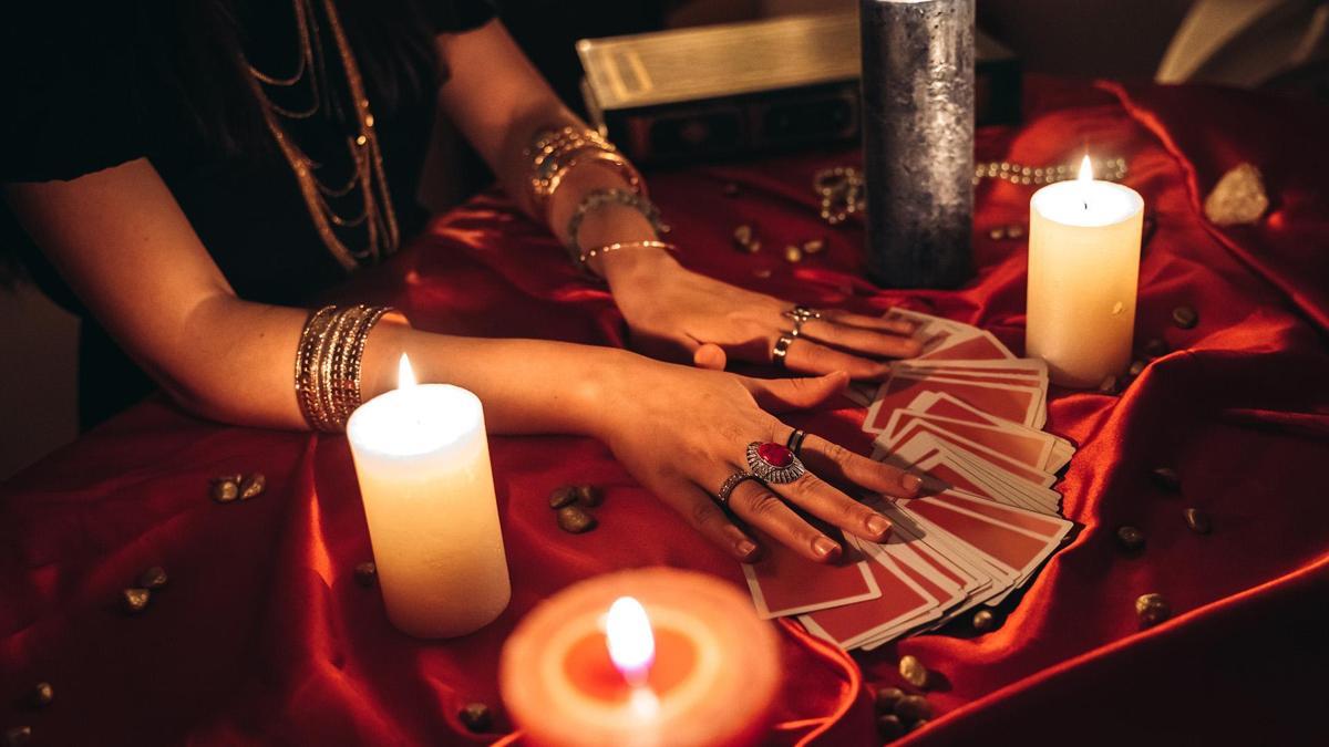 Medyum adıyla tuzağa düşürüyorlar! Sosyal medya hesabı açıp tehditle para alıyorlar