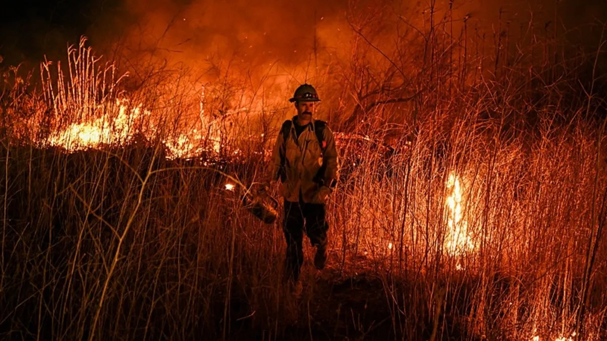 Yangınlar Los Angeles’ı yuttu: ABD’de alev hortumu alarmı! İçme suları zehirlenecek