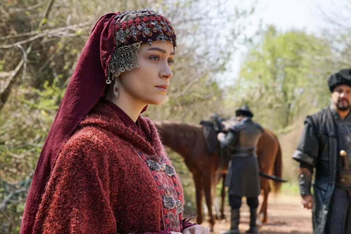 Anne olmak için gün sayan Buse Arslan’dan karnı burnunda pozlar