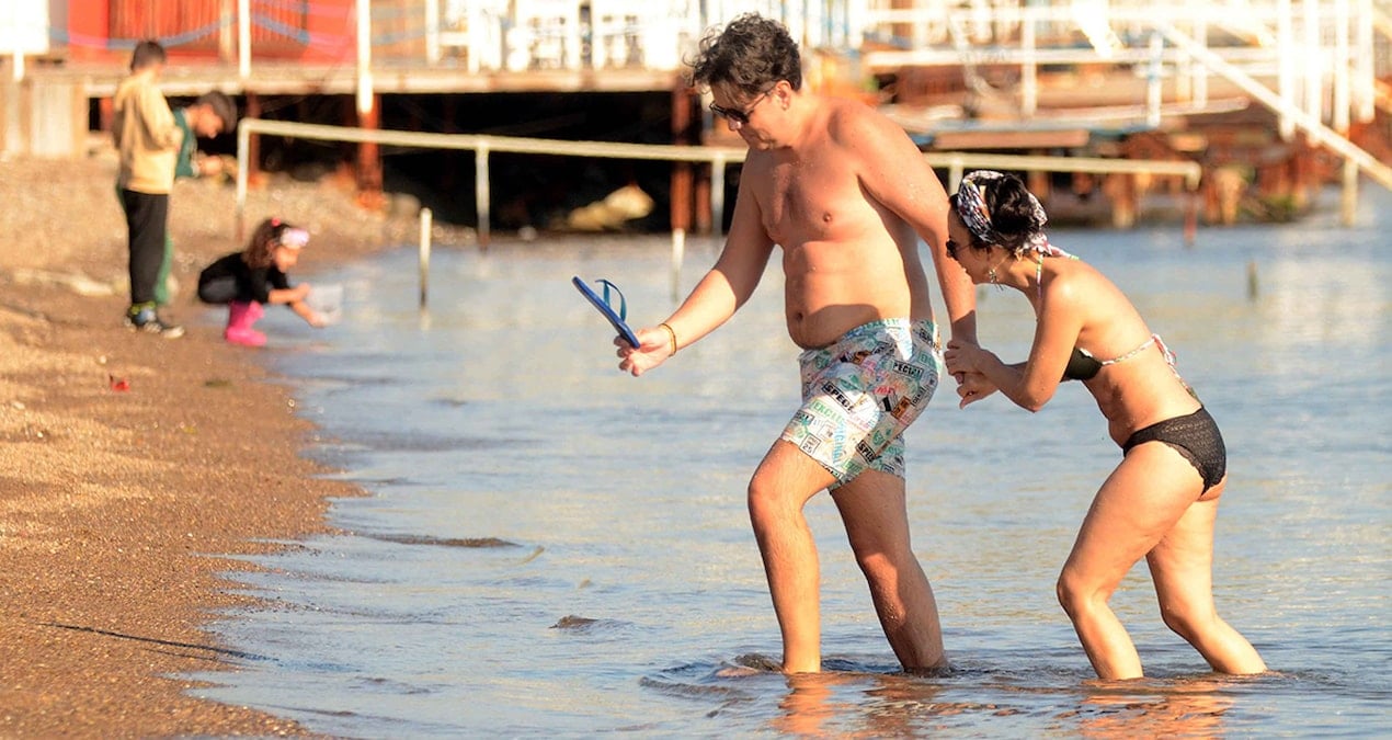 Güneşi gören sahile koştu