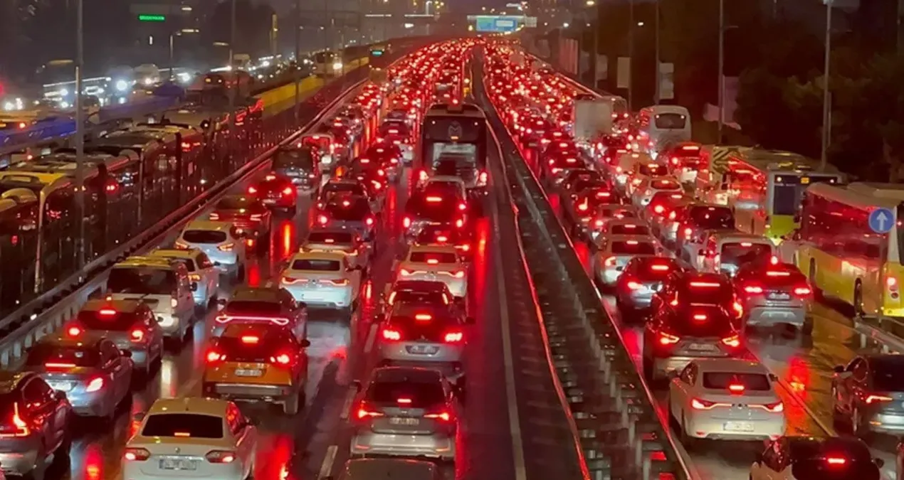 Okullar tatil edildi, İstanbul’da trafik yoğunluğu azaldı