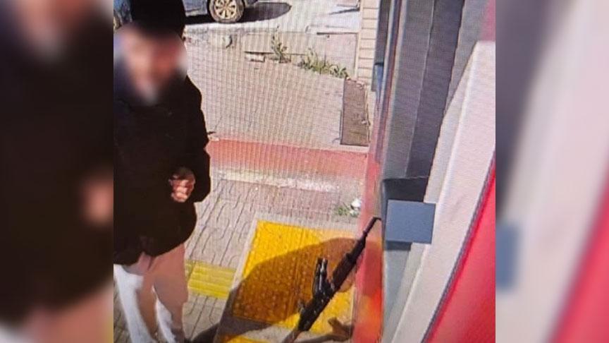 İstanbul’da akılalmaz anlar! Uzun namlulu silahla gelip ATM’den para çekti