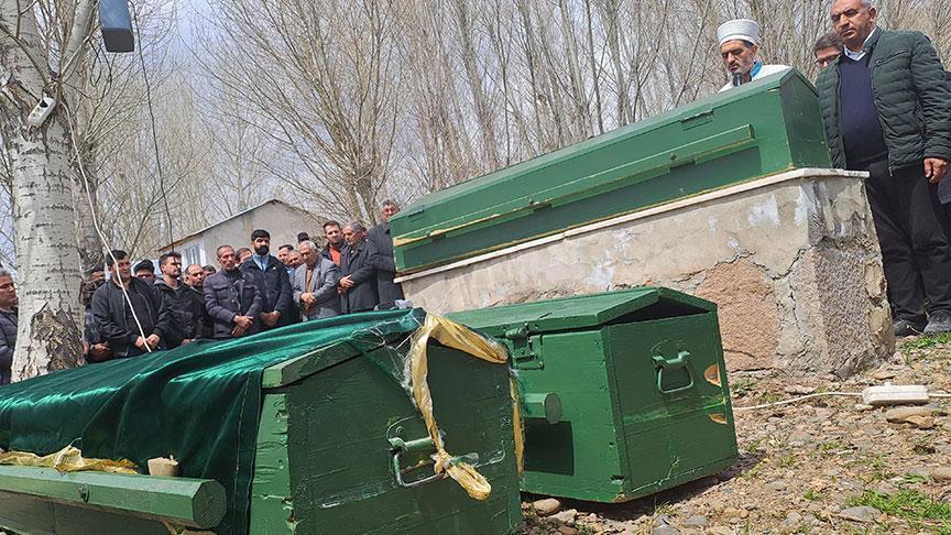 Van’da otomobil diğere çarptı! Baba ve 2 kızı hayatını kaybetti