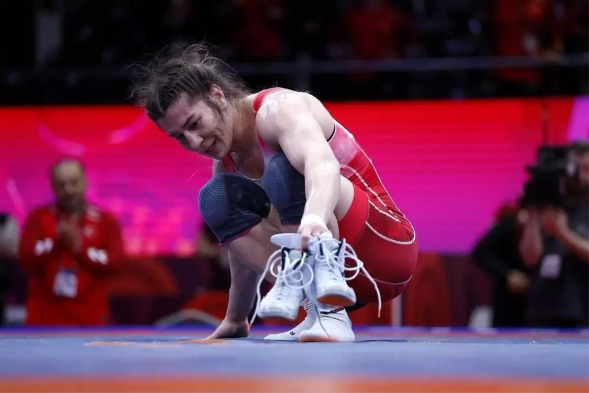 Yasemin Adar Yiğit Güreşe Veda Etti