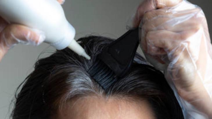 Saç yakan boyalar çöpe! 10 dakikada simsiyah olacak, yağmurda akmıyor